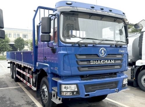 شاحنة نقل شاكمان F3000